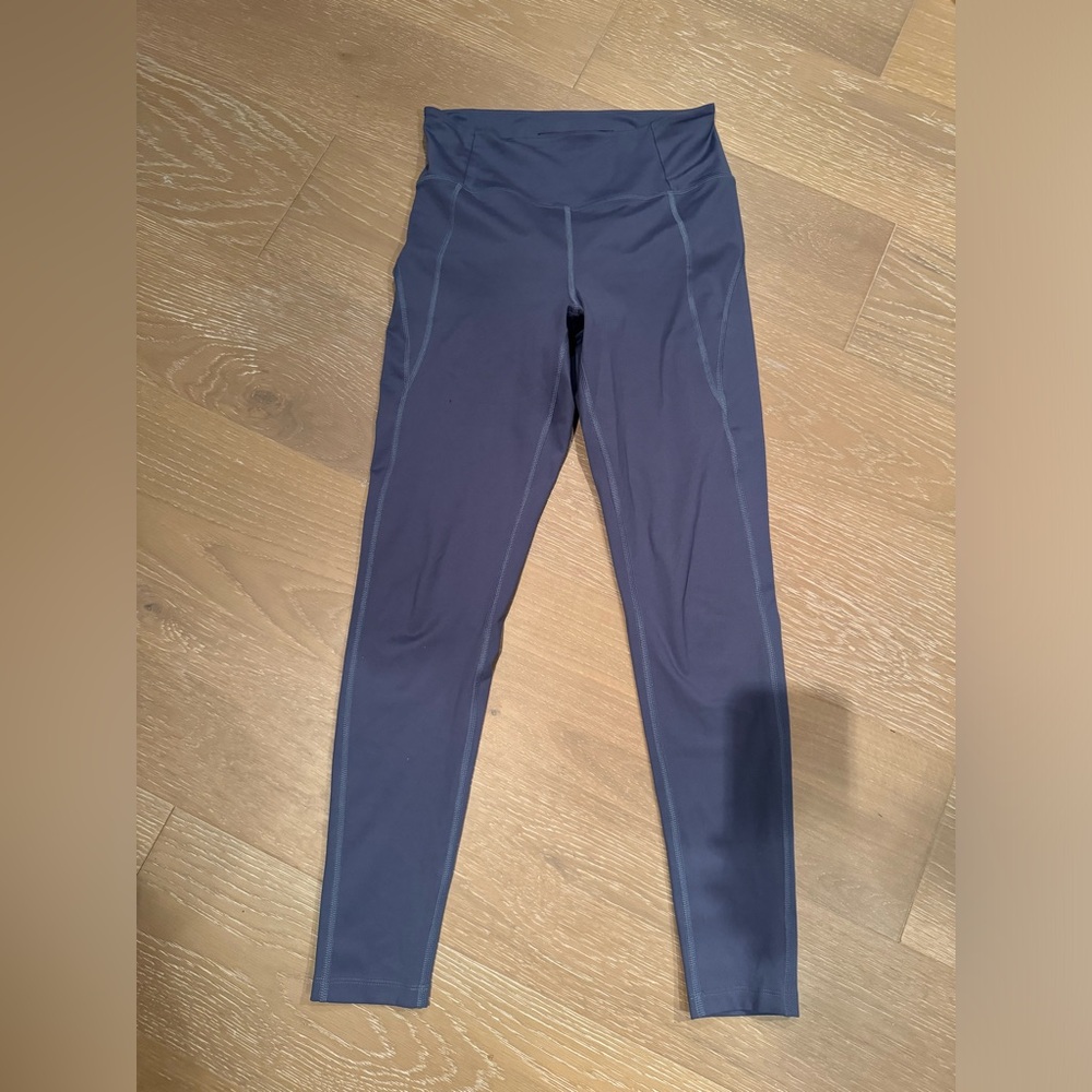 Girlfriend Collective Medium Purple Leggings. 💜⚡️